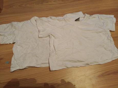 2 biele tričká - cena spolu, 116