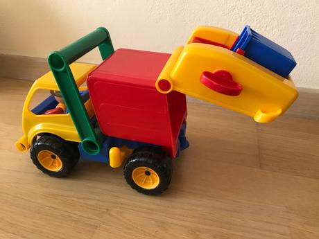 Smetiarske auto so šoférom, 