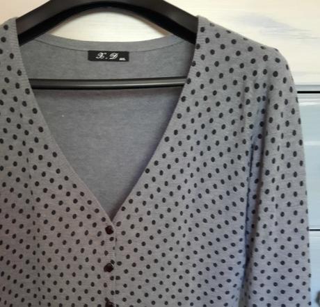 Bodkovaný svetrík, 176