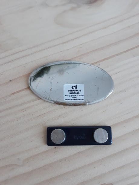 Magnetická menovka, 