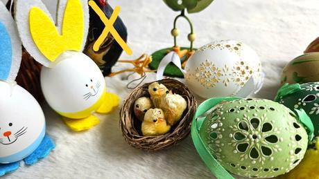 Velkonocna vyzdoba, kraslice a maly kosik, 