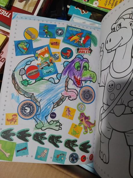 Color book dimosaury,