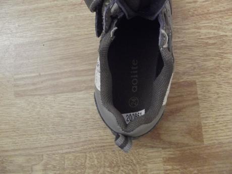 Málo nosené botasky, 23