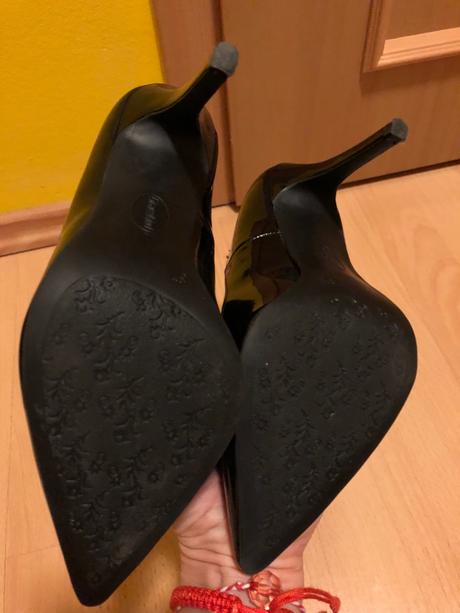 Lakovane lodicky, 37