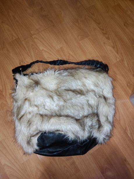 H&m kabelka s umelou kožušinou, h&m