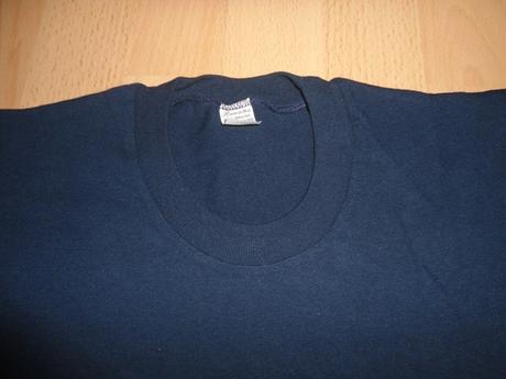 Tmavomodre tricko, 146