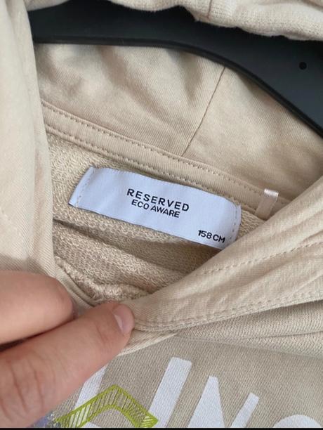 Krasna mikinka, reserved,158