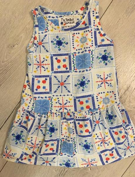 Roztomilé šatky, tu,98