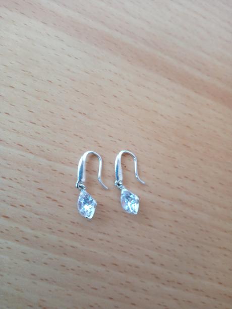 2xlahucke bluzky s volanikmi+nausnice, s