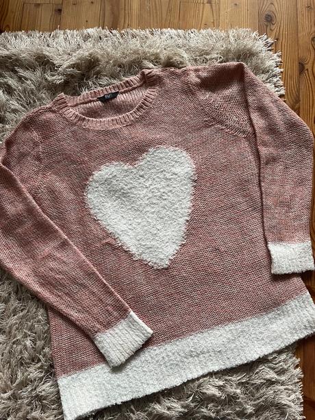 Sveter so srdiečkom, f&f,42