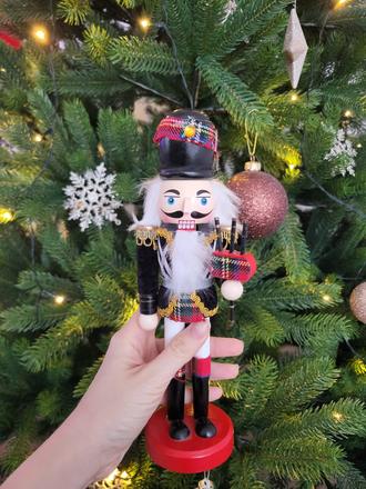 Luskáčik drevený, pohyblivé ústa,