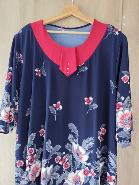 Modrý top s kvetmi, 58