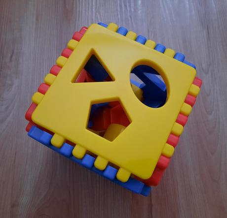 Kocka - vkladanie tvarov, 