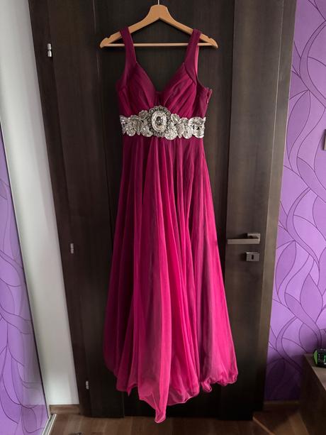 Spoločenské šaty na ples, 42