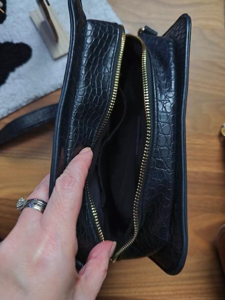 Dámska čierna kabelka, 