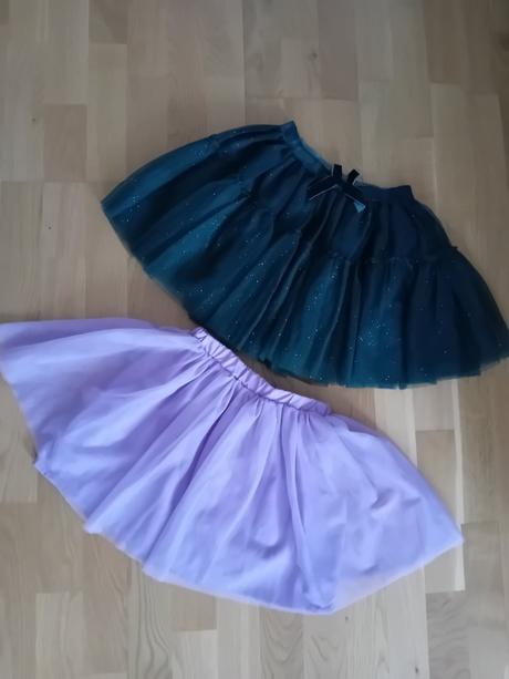 Zelená a fialková sukňa, 122