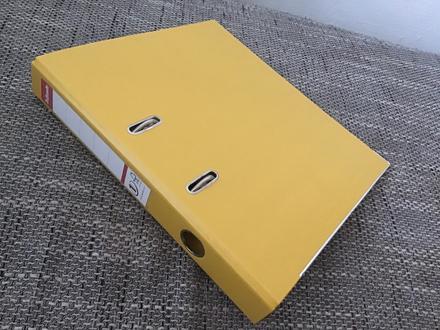 Zakladač esselte pákový, žltý, 5 cm,