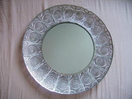 Veľké okrúhle strieborné kovové zrkadlo,