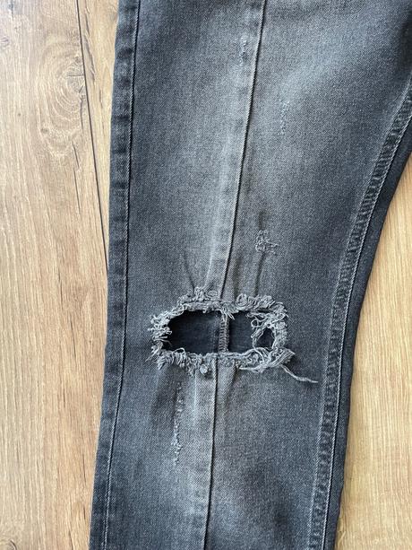 Šedé roztrhane rifle, bershka,32