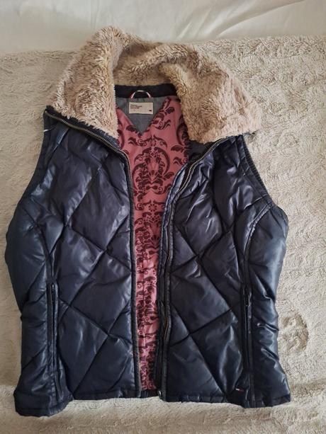 Vesta zn. hilfiger, tommy hilfiger,l