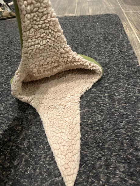 Ciapka-ušianka juuj, juuj,128