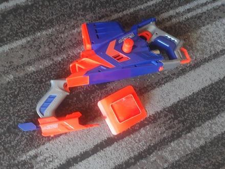 Vystrelovacia pištoľ nerf,