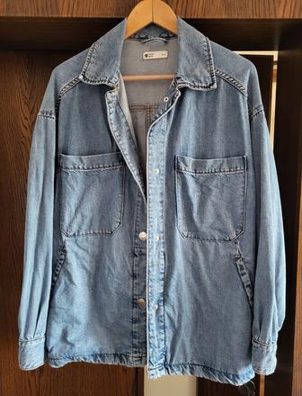 Svetlomodrá rifľová bunda, s