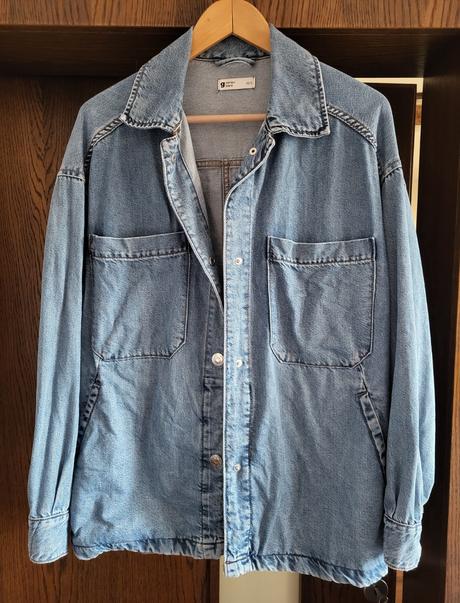 Svetlomodrá rifľová bunda, s