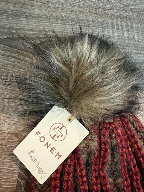 Fonem damska čiapka s brmbolcom,