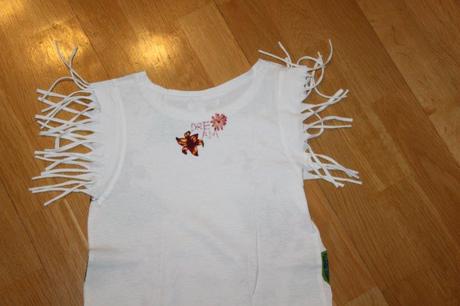 Tričko so strapcami, 140