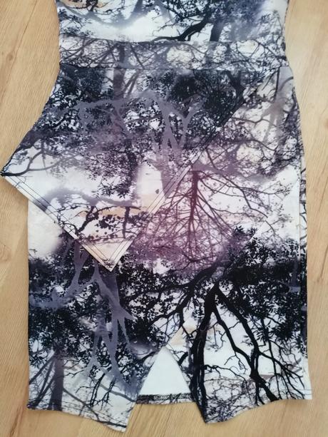 Šaty s prírodnou potlačou, 40