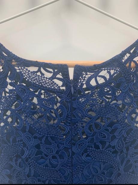 Tmavomodré krajkové šaty zn. ozeta, 38