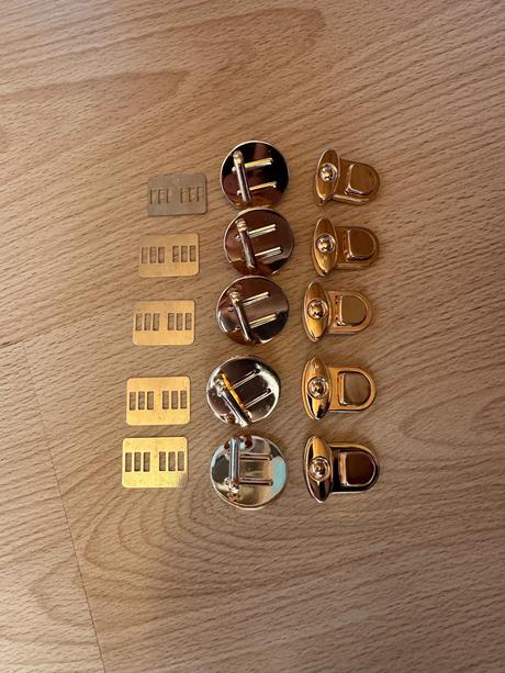 Zapínanie na kabelky, 