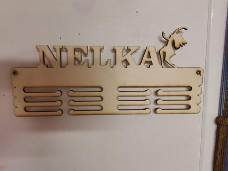 Držiak na medaily pre nelku, 