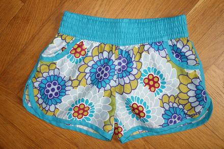 Kvietkované kraťasy tenth 10 rokov, 140