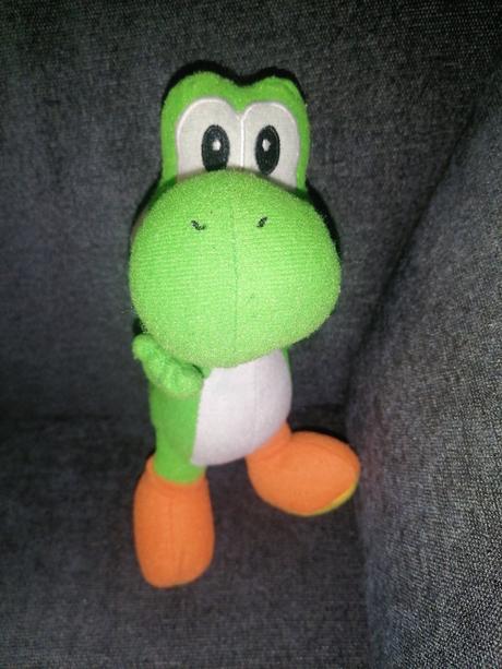 Plyšový dráčik yoshi zo super mário,