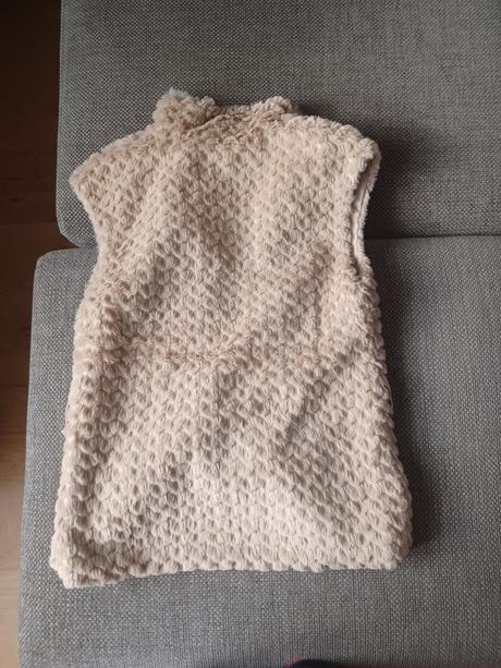 Kožušinková nenosená vesta, mayoral,140