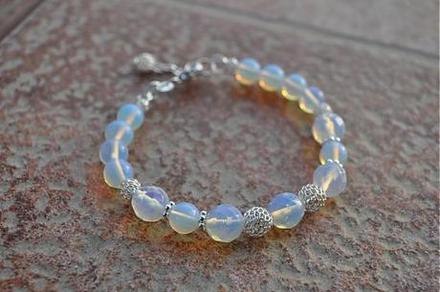 Náramok so striebrom a opalitom, 