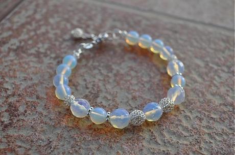 Náramok so striebrom a opalitom, 