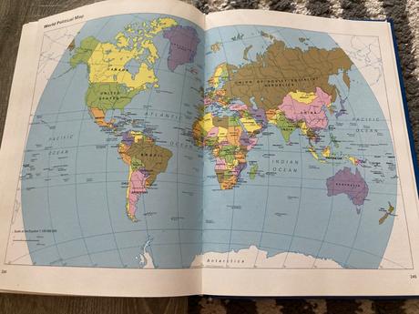 The golden picture atlas (1983),