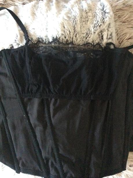 Korzet reserved, reserved,s