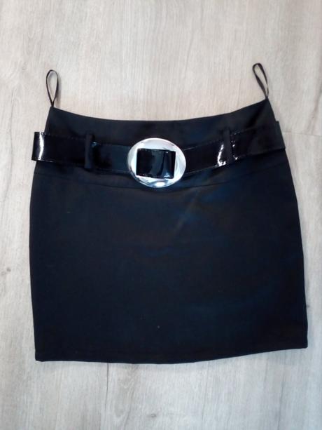 Priliehavá sukňa, 38