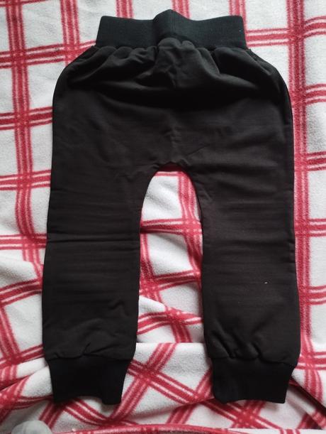 Tenke cierne teplaky, 92