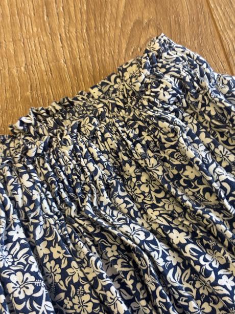 Siroka sukna po kolena, m