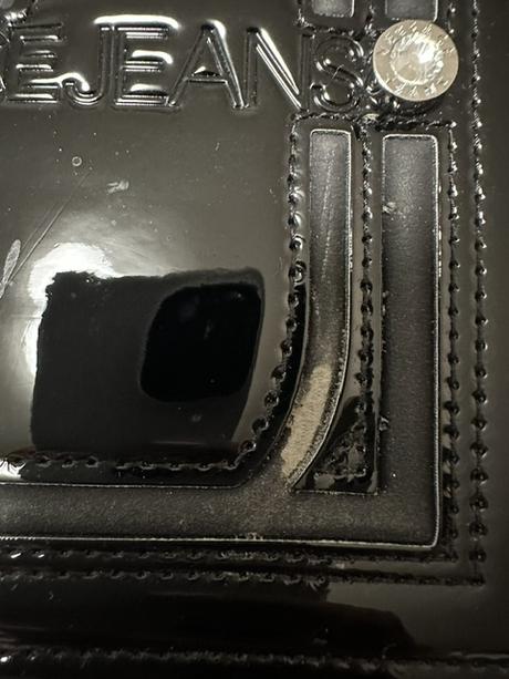 Veľká lakovaná mäkká kabelka zn. versace jeans, versace