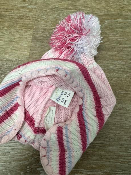 Čiapka s brmbolcom, 104