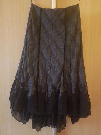 Zaujimava nariasena sukna per una, s