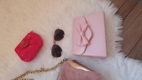 Detska ruzova kabelka, 