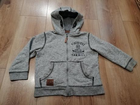 Sivá mikinka, tu,110