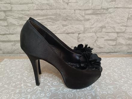 Čierne lodičky, graceland,39